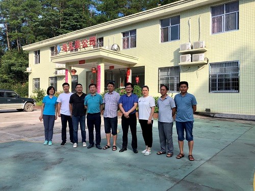 發(fā)展集團(tuán)、公司工會(huì)赴一線送“送清涼”