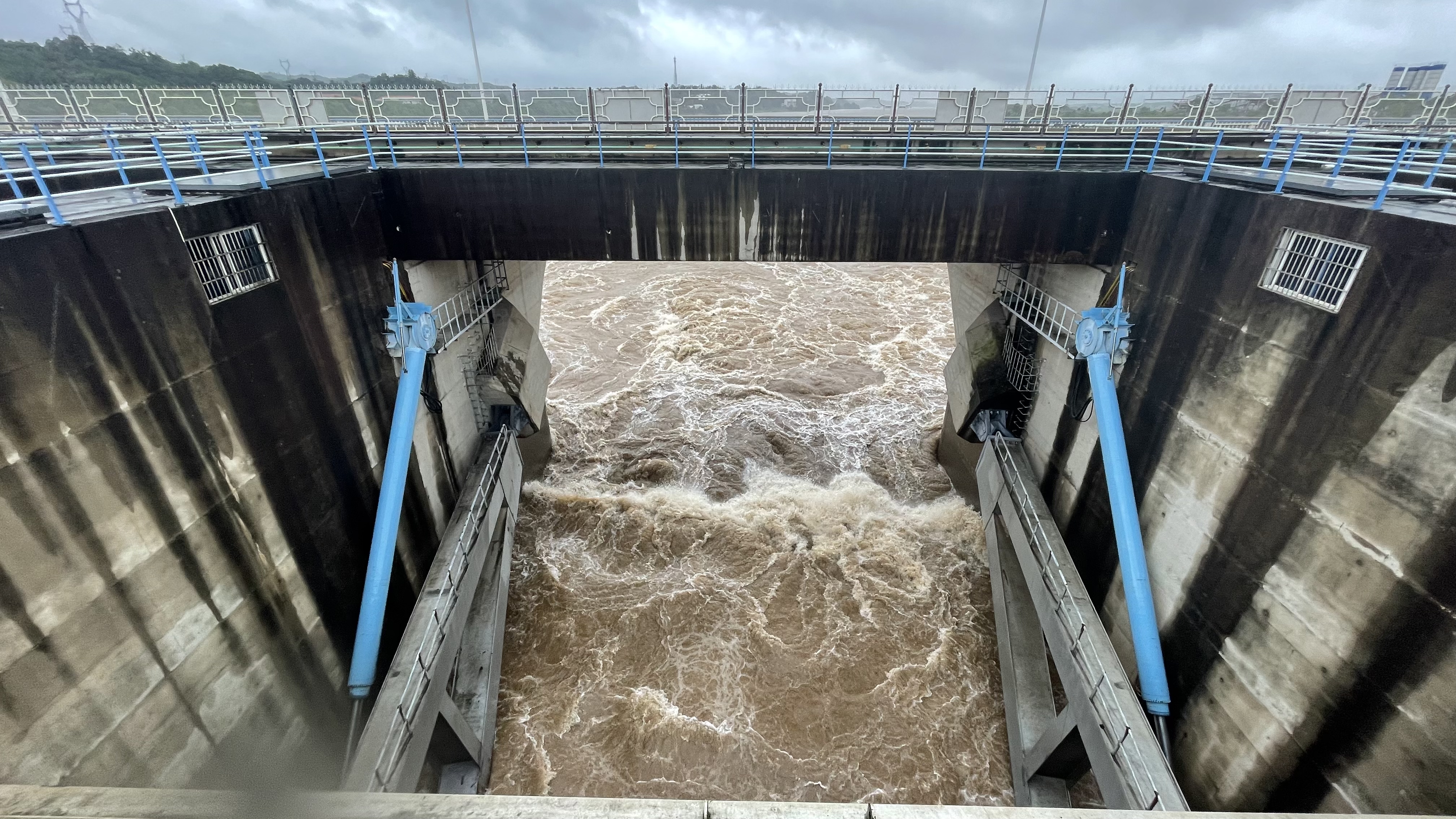 眾志成城，科學(xué)應(yīng)對(duì)——湖南發(fā)展各水電站成功抵御罕見(jiàn)持續(xù)強(qiáng)降雨確保洪峰安全過(guò)境