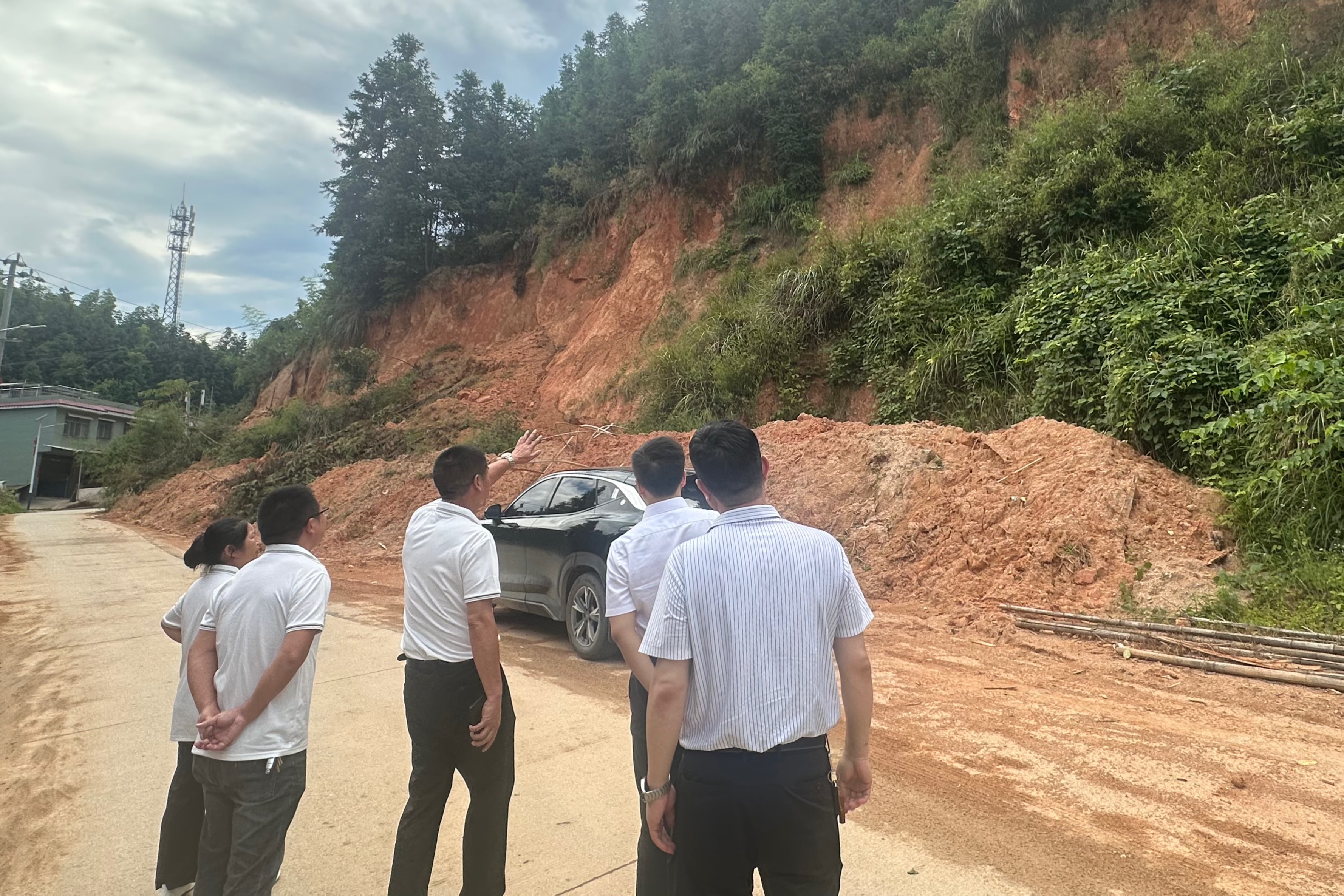 湖南發(fā)展黨群綜合與人力資源黨支部開(kāi)展黨建聯(lián)村活動(dòng)