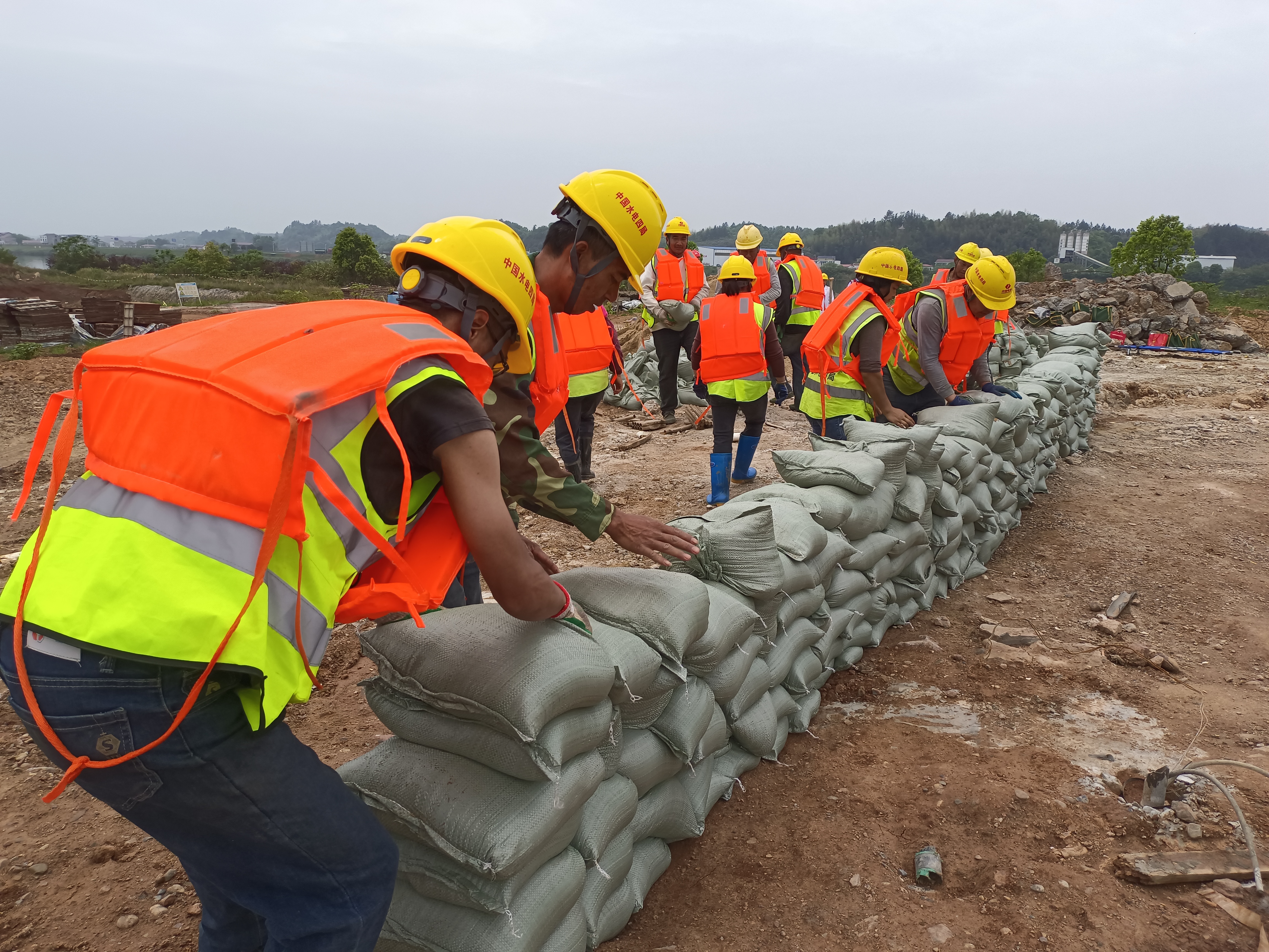 以“演”促防，以“練”備戰(zhàn)！株洲航電 擴(kuò)機(jī)項(xiàng)目開展防汛搶險(xiǎn)救災(zāi)應(yīng)急演練