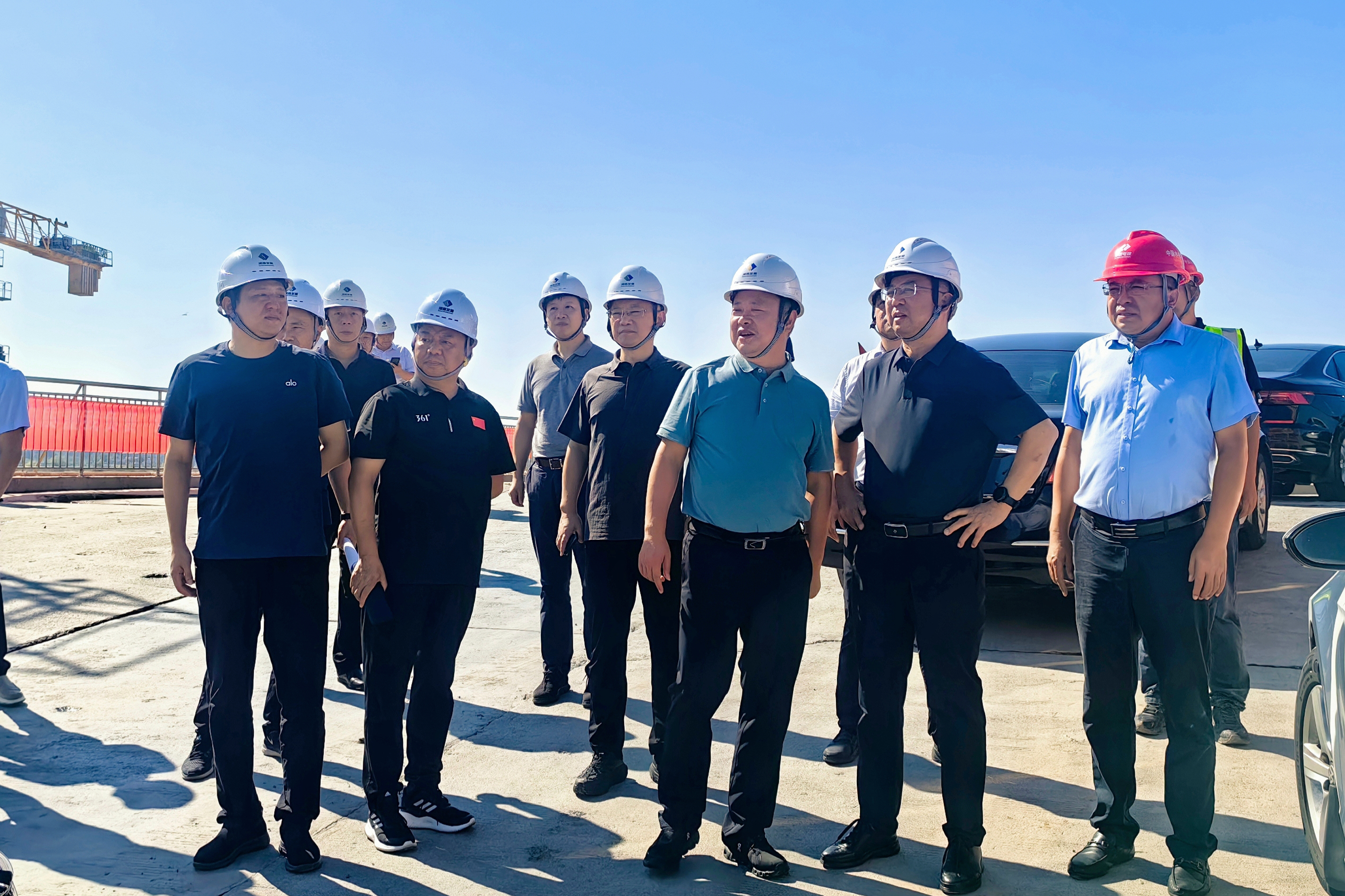 淥口區(qū)委書記李曉彤率隊調(diào)研株洲航電擴機工程項目